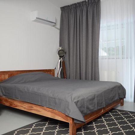 Omega House Hotel Bukares Bagian luar foto