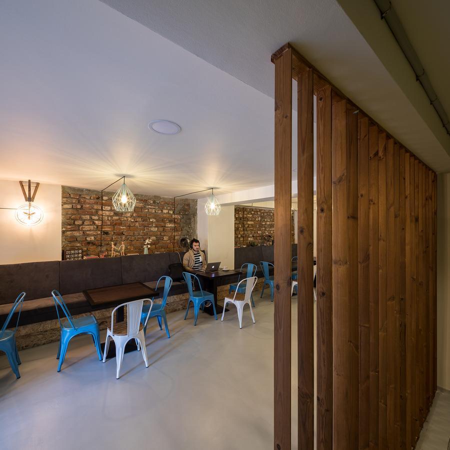Omega House Hotel Bukares Bagian luar foto